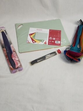 NWT Hard Plastic Kitchen Tool Set with Epare' Cutting Board Set and Knife Set